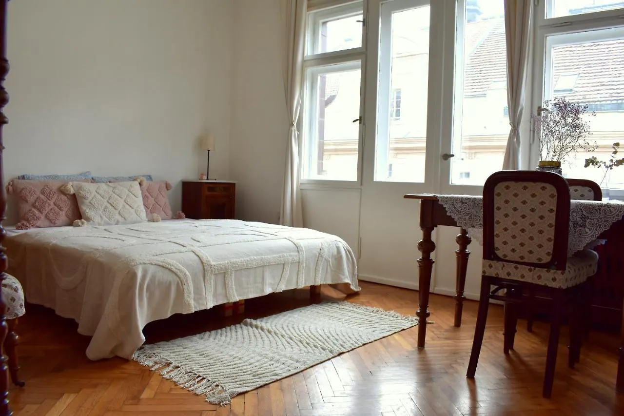 Old Town Residence - Konviktska Praga Apartament